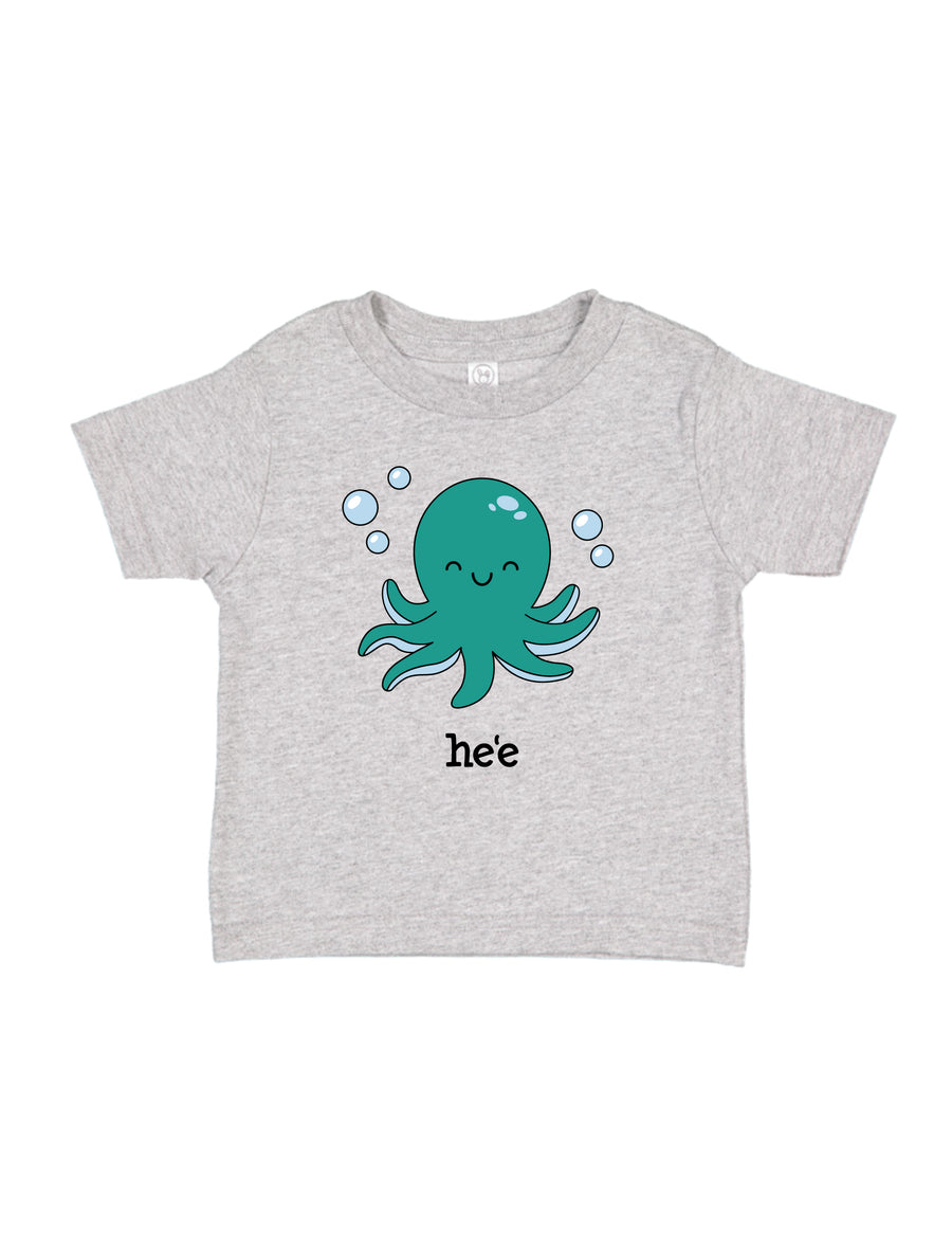 HE‘E tee, in heather grey and pink